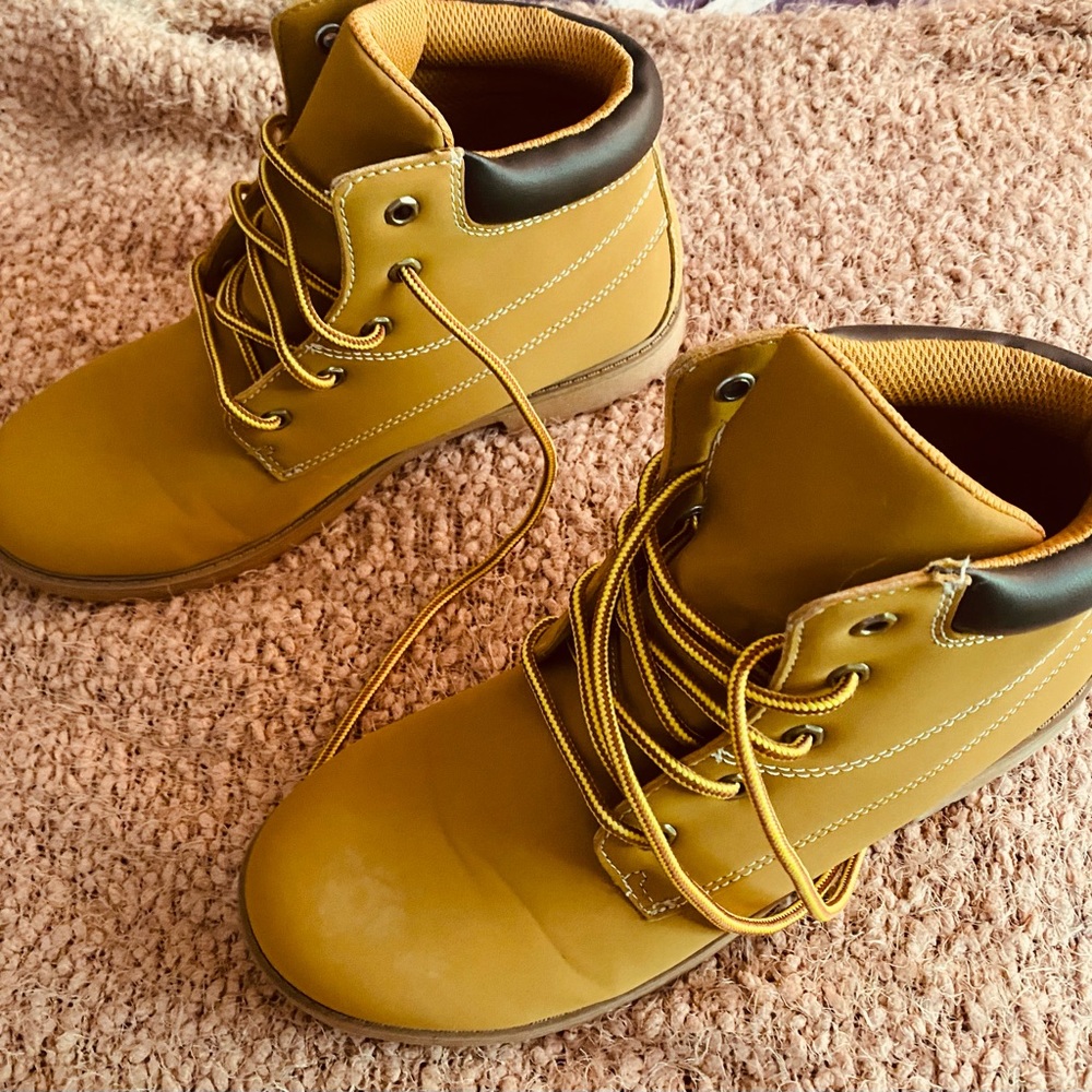 🪓🔨🪜Boys 7 med Sonoma Work Boot NWOT 💰